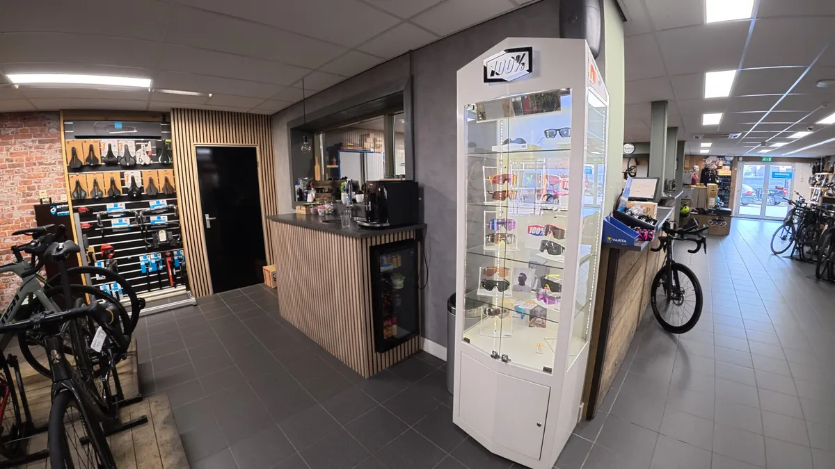 De koffiehoek in de winkel van Vision Sports