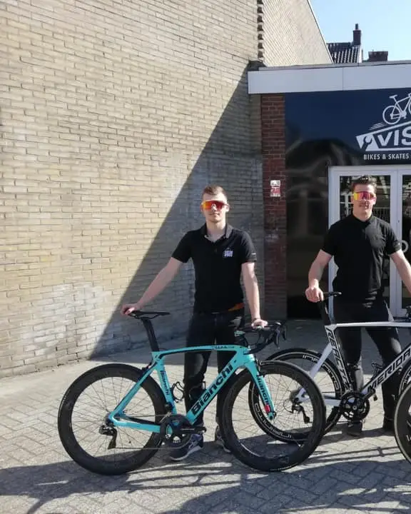 Remco op de fiets in het voorjaar