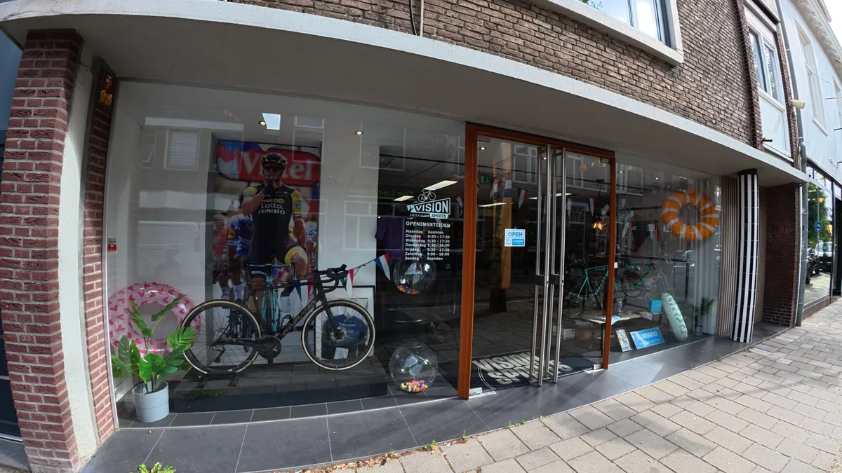 De winkelpui van Vision Sports aan de Drienerstraat in Hengelo